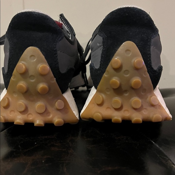 New Balance 327 - Picture 5 of 11